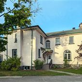 Laurentian Manor