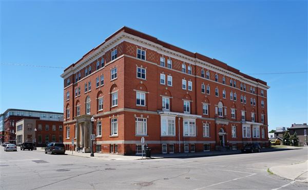 Brantford - Queen Street at Darling Street Facing Southwest (6/16/2021)
