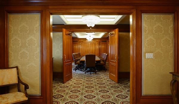 The Fairmont Royal York Hotel - 19th Floor Executive Hallway to Salon 5 (1/31/2020)