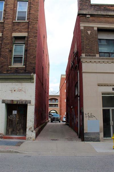 Brantford - Alleyway Off Queen Street - Brantford (6/16/2021)