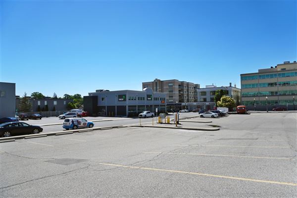 Brantford - Parking Lot On Dalhousie Street Facing Southeast (6/16/2021)