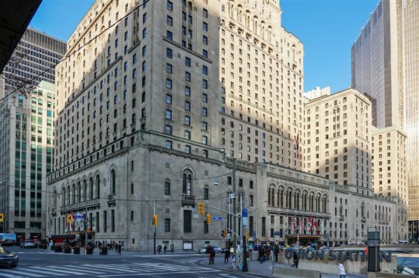 The Fairmont Royal York Hotel - Exterior Front of Hotel Facing NE (1/31/2020)