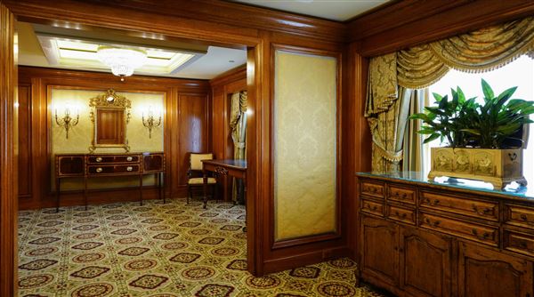 The Fairmont Royal York Hotel - 19th Floor Executive Space Hallway (1/31/2020)