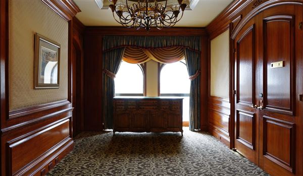 The Fairmont Royal York Hotel - 19th Floor Executive Space Hallway (1/31/2020)