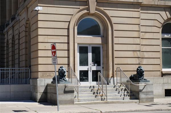 Brantford - Federal Building Dalhousie Street Detail (6/16/2021)