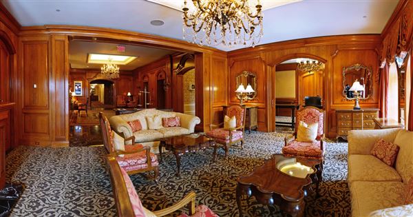 The Fairmont Royal York Hotel - 19th Floor Executive Space Lounge (1/31/2020)