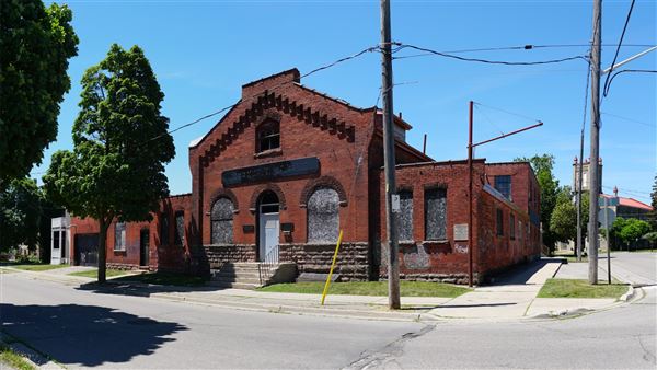 Brantford - 90 Queen Street at Chatham Street (6/16/2021)