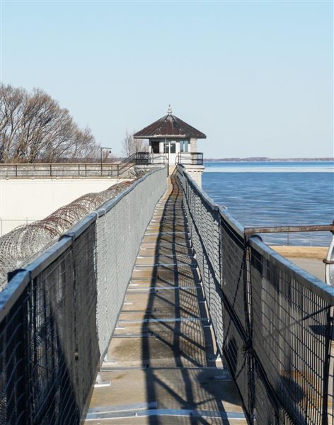 Kingston Penitentiary - South Wallwalk and SE Tower Building (3/27/2019)